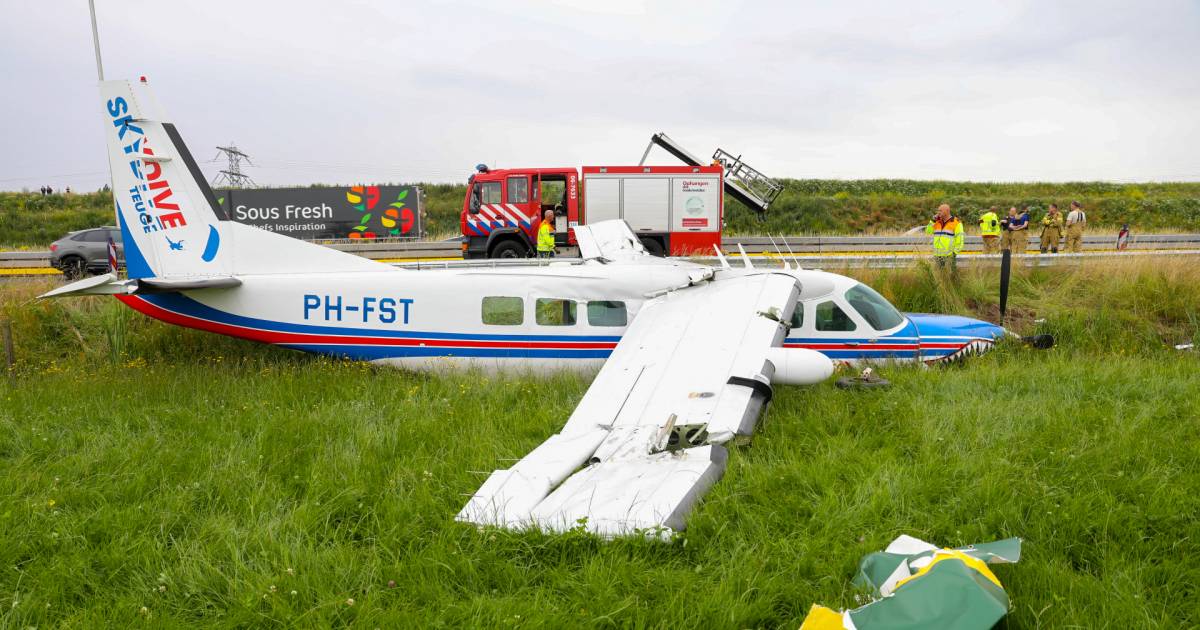 Vliegtuig met parachutisten crasht langs snelweg A50 door ...