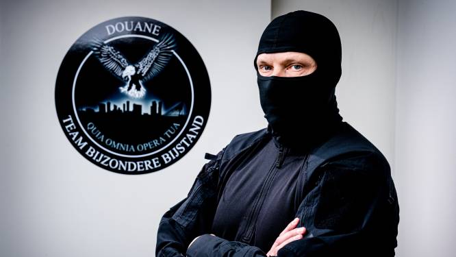 Deze gemaskerde mannen houden drugsuithalers aan: ‘Eén keer begon iemand te huilen’