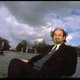 Salman Rushdie zou voor altijd in een boekenkast willen wonen