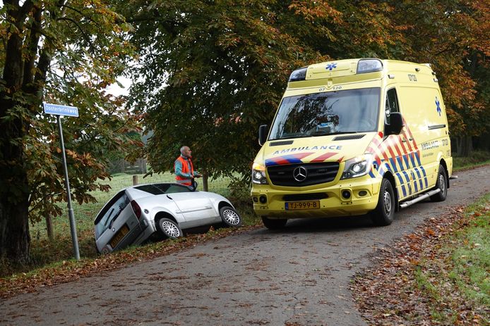 Het ongeval gebeurde aan de Oosterbrinkweg in Kootwijkerbroek.