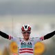 Ontketende Konrad wint in stromende regen tweede Pyreneeënetappe van deze Tour