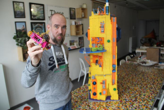 Giovanni Seynhaeve uit Izegem is één van de tien finalisten voor de functie van LEGO Master Builder in het LEGO Discovery Centre in Brussel.