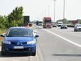 De gestolen Renault Scénic met Franse nummerplaat kon langs de E17 in Deerlijk aan de kant worden gezet.