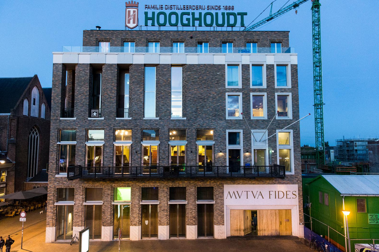 De voorkant van het Vindicat-gebouw op de Grote Markt in Groningen. Beeld anp