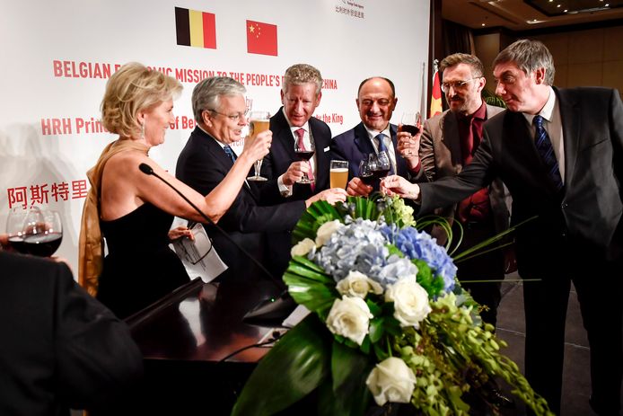 Prinses Astrid, Didier Reynders, Pieter De Crem, Willy Borsus, Pascal Smet en Jan Jambon in China.