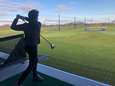 Golfcentrum - dat niet open mag - ontvangt eerste gasten met champagne