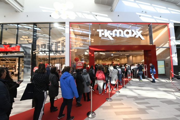 kan goedkope merkkleding scoren: TK Maxx is onder grote belangstelling geopend | | destentor.nl