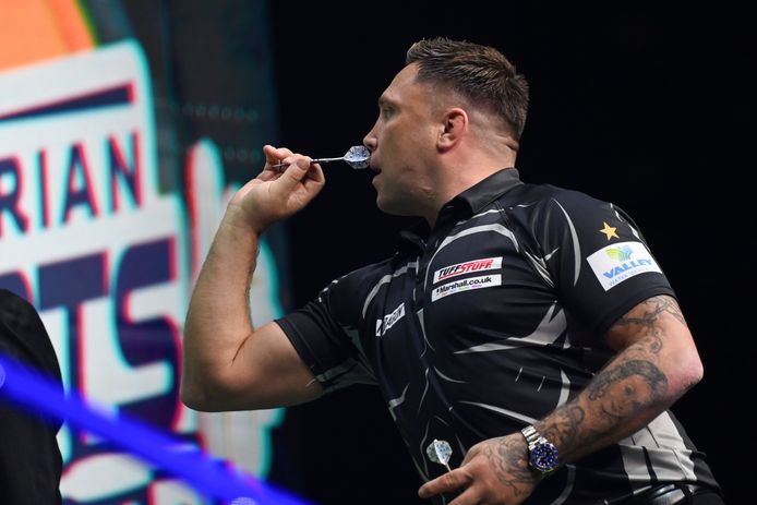 epa09954416 Gerwyn Price of Wales in action against Fallon Sherrock of England during the Hungarian Darts Show at the MVM Dome in Budapest, Hungary, 17 May 2022 (issued 18 May 2022).  EPA/Tibor Illyes HUNGARY OUT