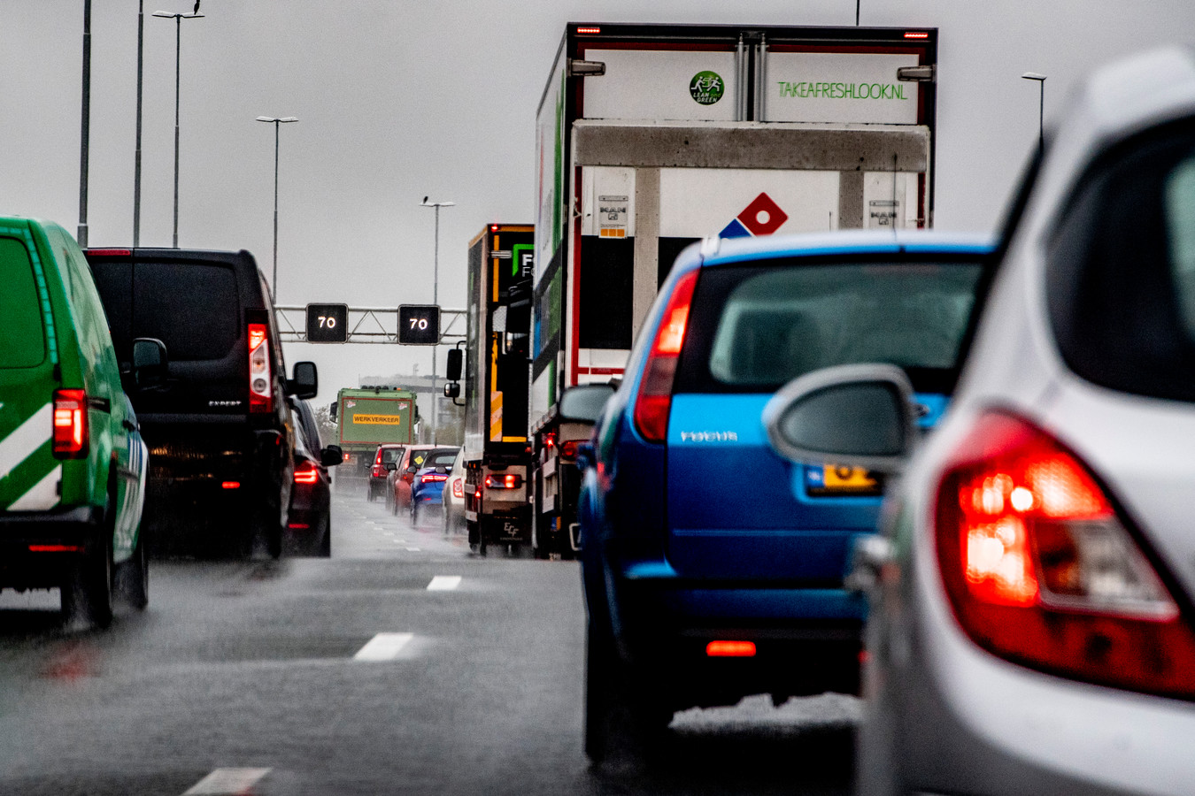 Wen er maar aan, vanavond sta je weer in de file | Foto ...