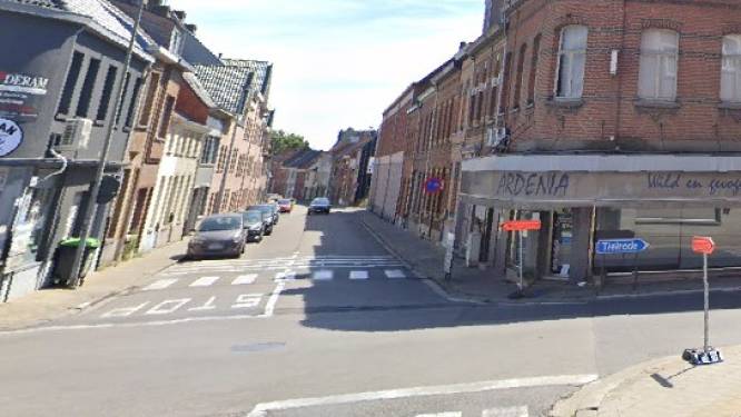 Gedrogeerde bromfietser rijdt zonder te stoppen kruispunt op: man wordt aangereden en daarna opgepakt