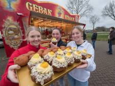 Bacardi-bollen van Hollandse gebakkraam in Tiel smaken naar meer, net als de andere speciale baksels