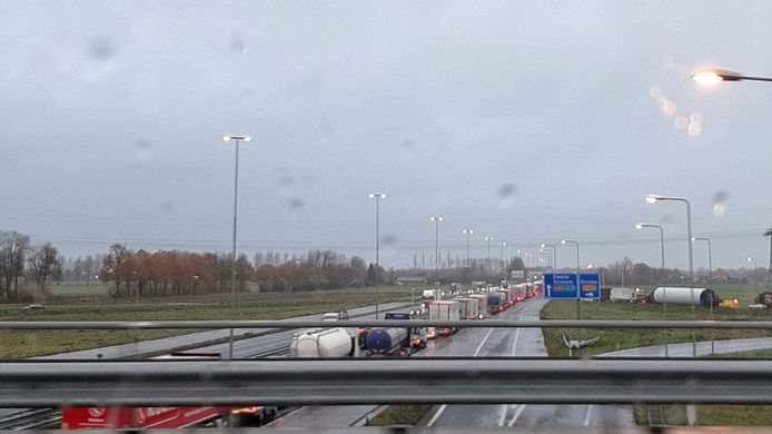 Stilstaan op de A50- bij Knooppunt Ewijk.