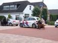 De politie controleert een voertuig in Tiel.