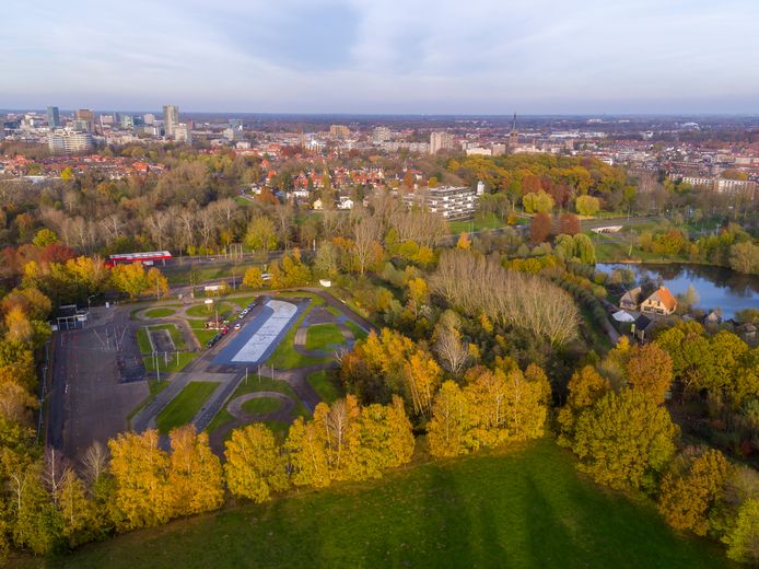 Verkeersschool Leeuw met daarachter de Boutenslaan. Rechts het huidige preHistorisch Dorp