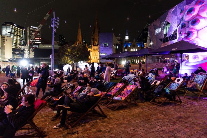 'Neighbours' op het Federation Square in Melbourne.