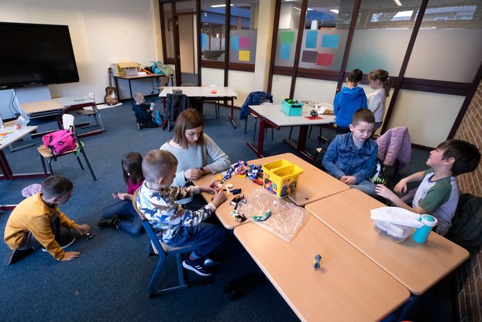 Basisschoolleerlingen op de Oekraïense school in Eindhoven.