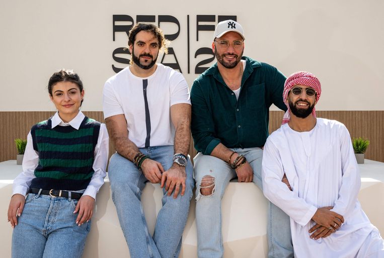 Adil en Bilall op de set van 'Rebel' in Jordanië. Beeld AFP