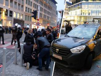 Politie bekogeld, winkels en auto's vernield: "31 mensen gearresteerd, waaronder Franse snapchatter"