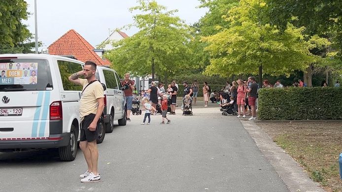 De zaal werd even ontruimd, terwijl de politie haar werk deed.