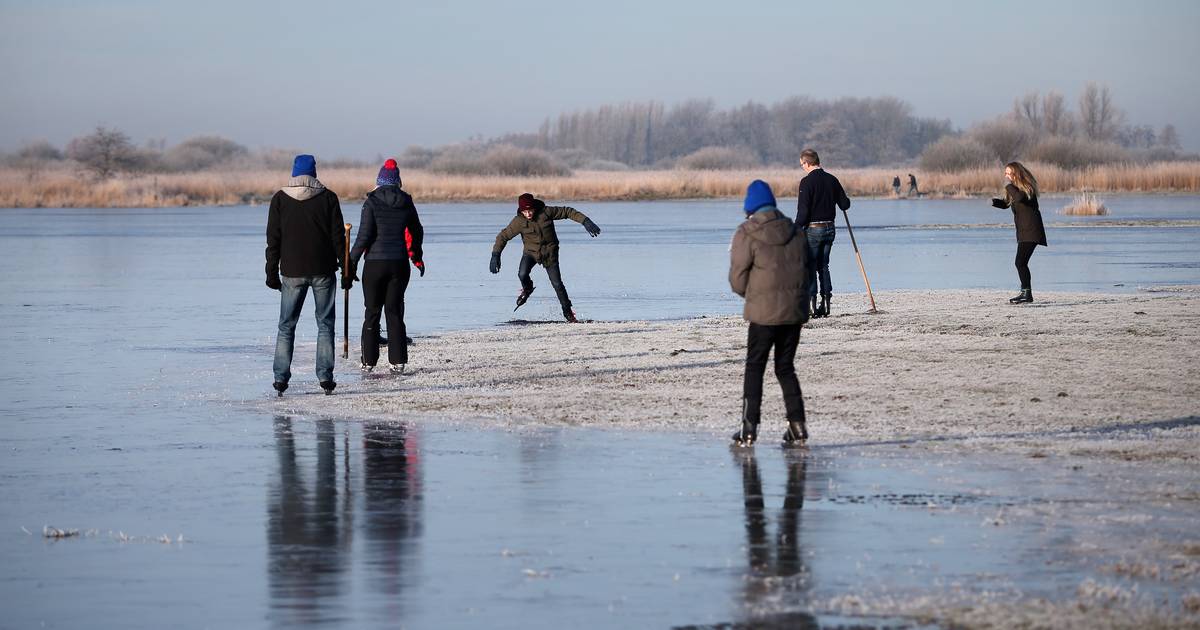Gemeenten plassengebied ontmoedigen schaatsen op natuurijs