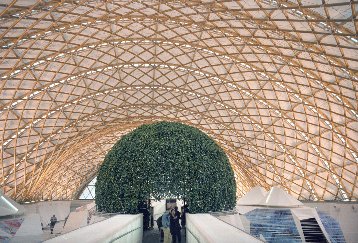 Japans paviljoen van karton door Shigeru Ban op de Wereldtentoonstelling in Hannover in 2000.  Beeld ANP / Flip Franssen