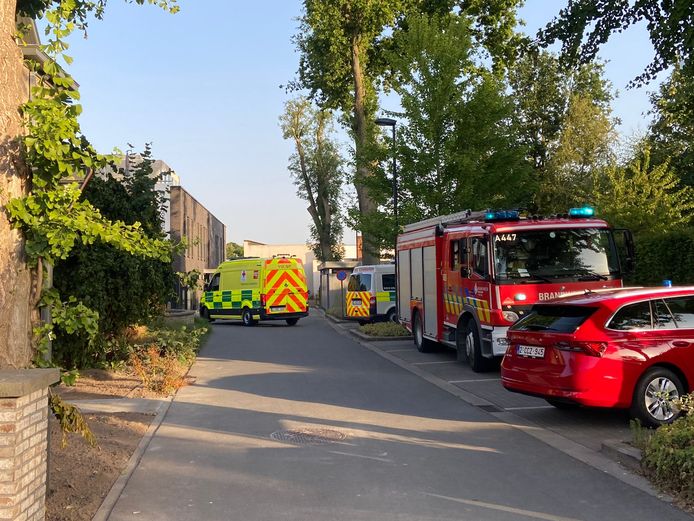 Het is een af- en aanrijden van hulpdiensten op het Chiro-terrein.