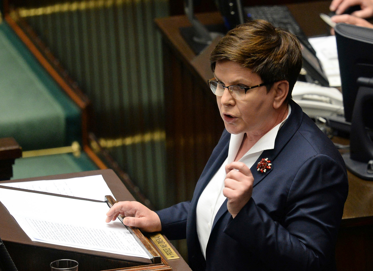 Poolse regeringspartij blundert met racistische tweet | Foto | AD.nl