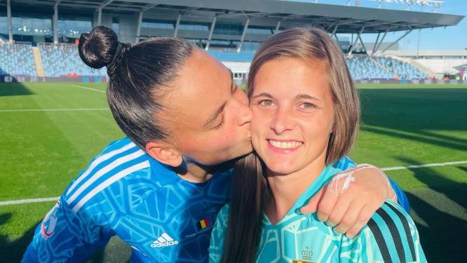 “Ik blonk van trots”: vriendin Shari Van Belle, die zelf net naast de EK-selectie viel, juichte nog nét iets luider na penaltysaves van Flames-doelvrouw Nicky Evrard