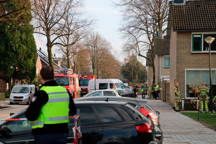 De brandweer zette een deel van de Generaal Winkelmanstraat in Soesterberg af in verband met een gaslek.