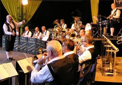 Streep door muziekfeest ‘Zweimal Blasmusik’ met Achterhoekse blaaskapel in Babberich
