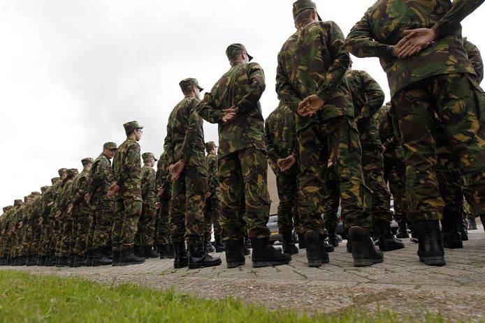 Zij zijn Goodwill Voorrecht Defensie-medewerker verkoopt voor 50.000 euro aan militaire spullen op  Marktplaats | Binnenland | AD.nl