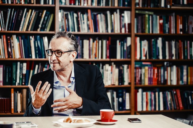 Peter Vandermeersch: 'Een goed programma maken of een goede krant maken kan nooit de reden zijn om medewerkers te schofferen. Ook ik heb me daar schuldig aan gemaakt. En dat was fout van me.' Beeld Humo / Thomas Sweertvaegher