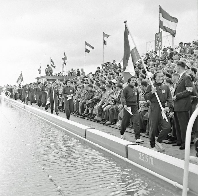 Hongaarse zwemmers deden in 1956 mee aan een wedstrijd in zwembad De Smelen in Geldrop.