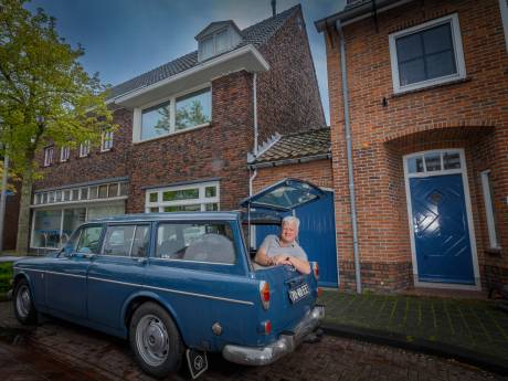 Als blauwe Volvo Amazon langsrijdt weet iedereen wie daar in zit