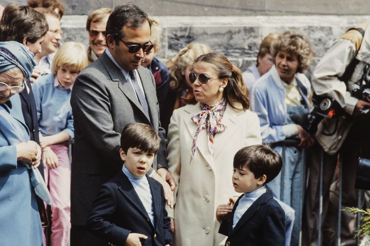 Prinses Christina en haar echtgenoot Jorge Guillermo en hun twee kinderen Bernardo en Nicolás op Koninginnedag in Den Haag in 1984. Beeld ANP