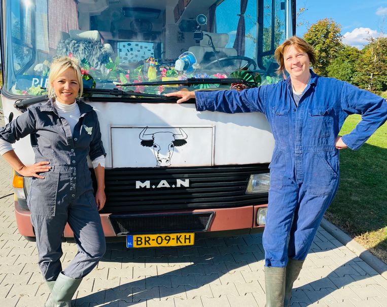 De twee zullen samen Europa door crossen om eens te kijken hoe het gesteld is met het boerenleven buiten onze grenzen.  Beeld KRO-NCRV