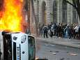 Miljoenen Fransen steken land (letterlijk) in brand op straat