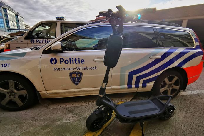 De opgedreven step in het politiekantoor van Mechelen.