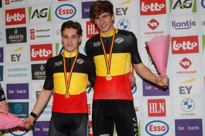 Milan Van den Haute (l.) en Stan Dens kroonden zich in Gent tot Belgisch kampioen ploegkoers.