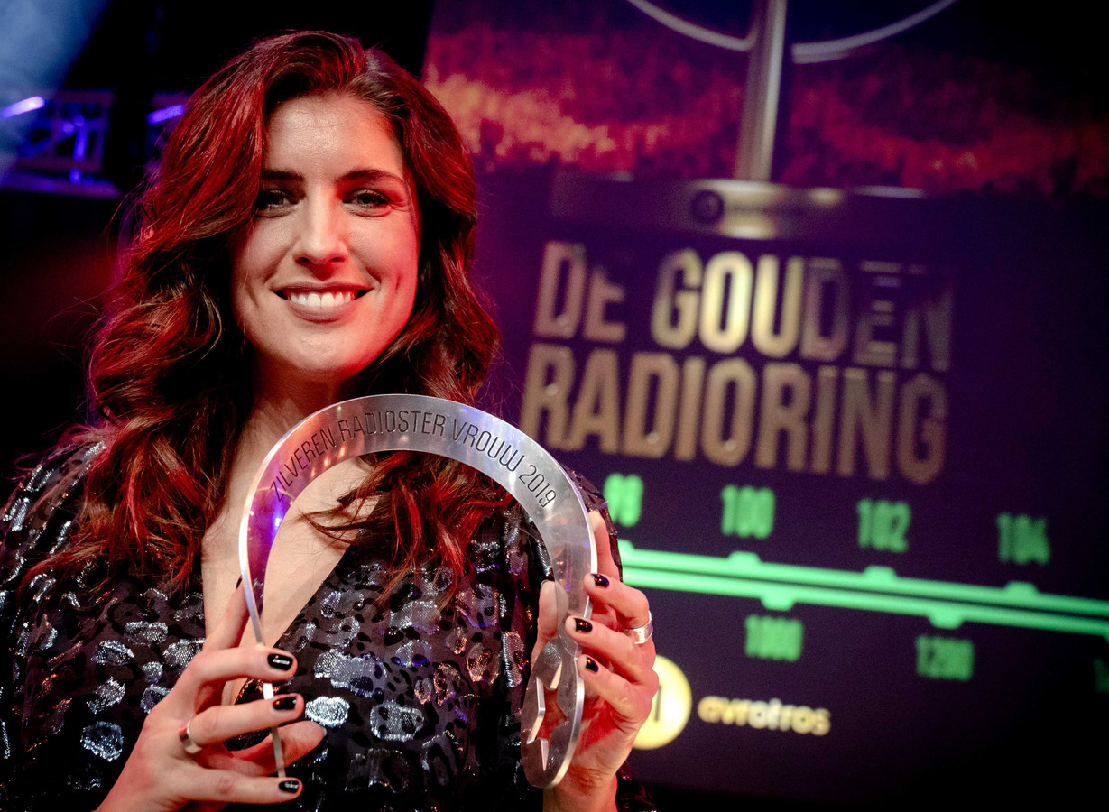 Marieke is klaar voor carnaval en Douwe gekiekt in onderbroek Foto