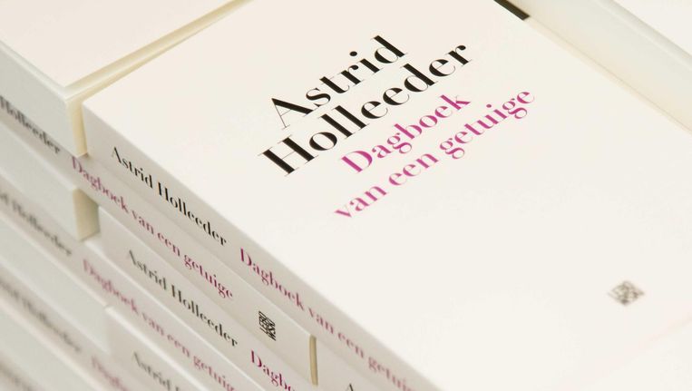 Het nieuwe boek van Astrid Holleeder ligt bij een boekhandel in Den Haag in de schappen. Beeld anp