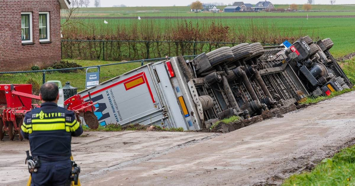 Vrachtwagenchauffeur (60) na ongeval in Simonshaven overleden