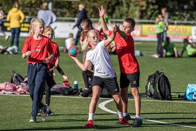School tegen school, het blijft spannend in Borne