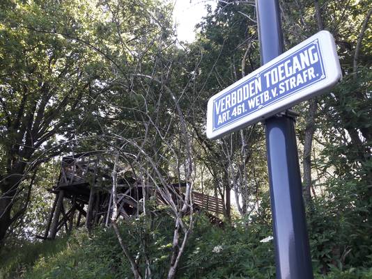 Verboden toegang bij bikepark Lido in Waalwijk.
