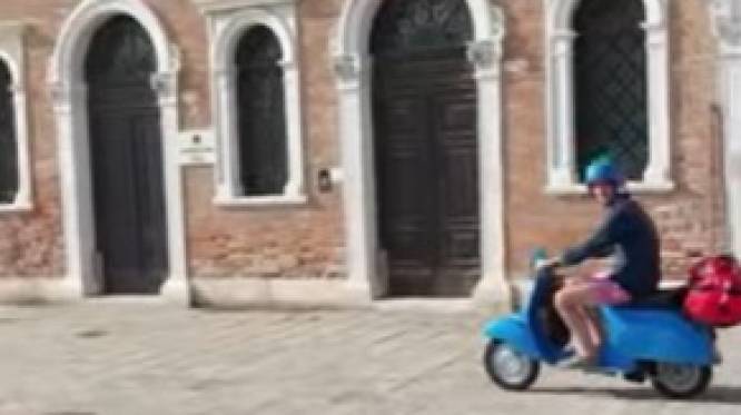 Nederlander gaat viral met scooterrit door Venetië: politie legt fikse boete en stadsverbod op