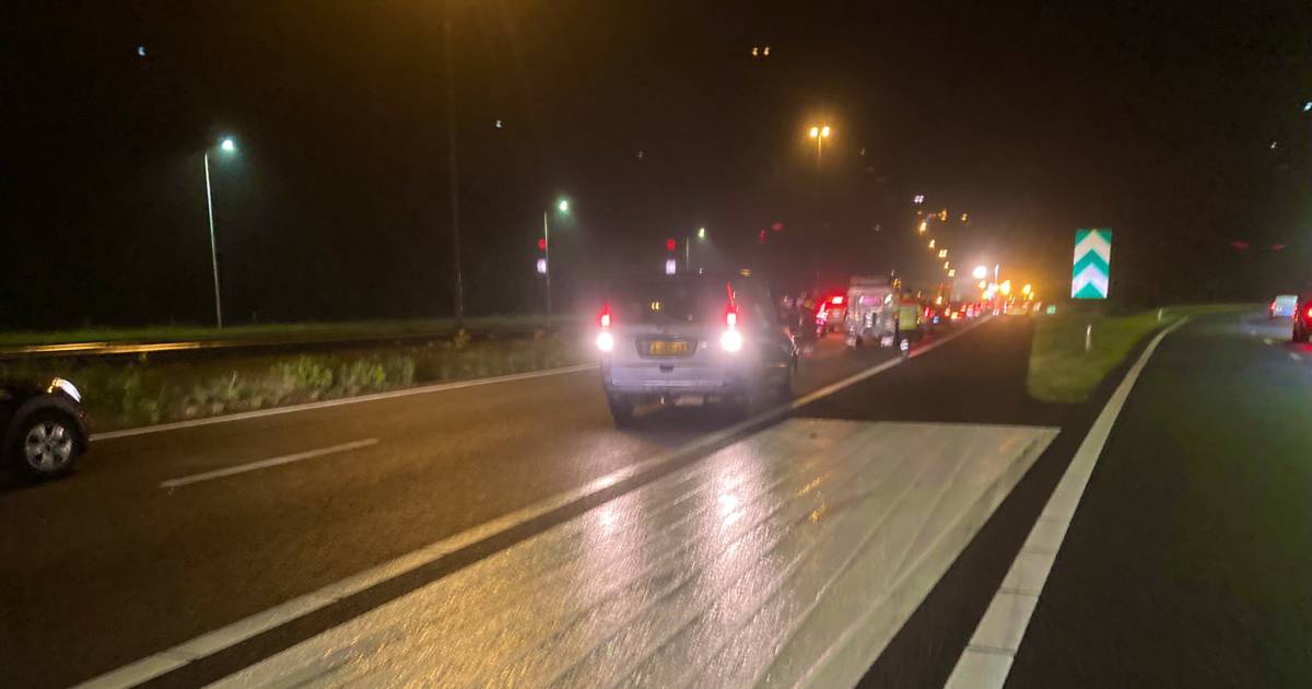 Vrouw riep nog ‘help’ na botsing, maar dan klapt er nog een auto achterop en wordt het stil.