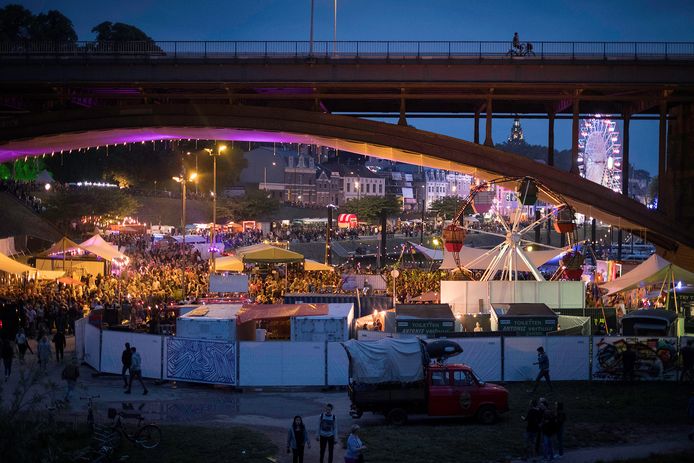 De Kaaij zoals ie in 2017 nog georganiseerd kon worden, compleet met marktjes, eetkramen en livemuziek.