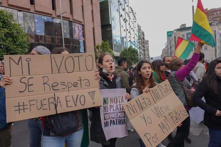Demonstranten betogen tegen Morales met teksten als ‘Respecteer mijn stem, weg Evo!’ Beeld Getty Images