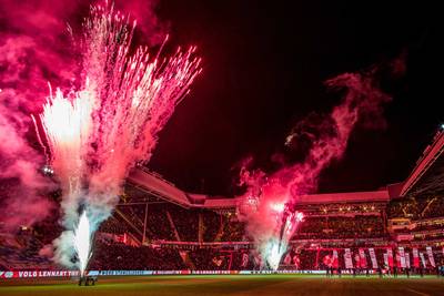 PSV-publiek roept 'levensreddende' VVV-spits Thy uit tot Man of the Match