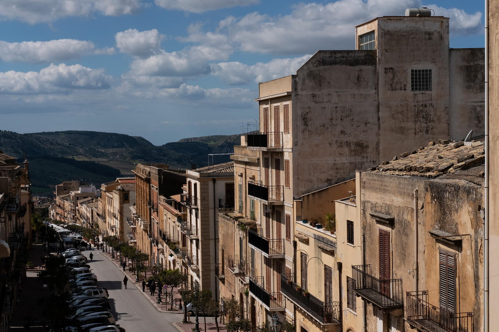 zonne Articulatie Loodgieter Verkoop van huizen voor 1 euro leidt tot tekort aan bouwvakkers in  Siciliaans dorp